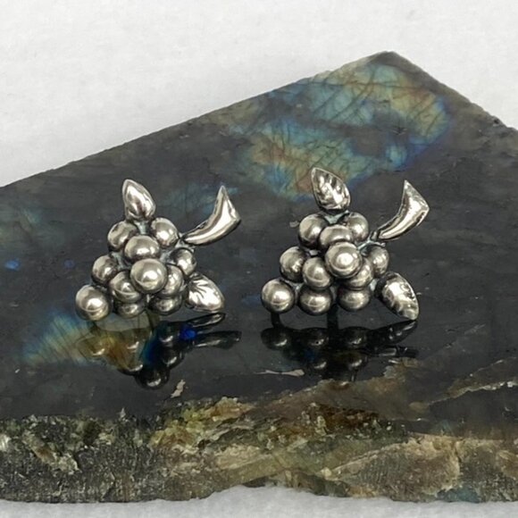 VTG Sterling Silver 925 Mexico Grapes Bunch Fruit Figural Screw Back Earrings - Picture 5 of 15
